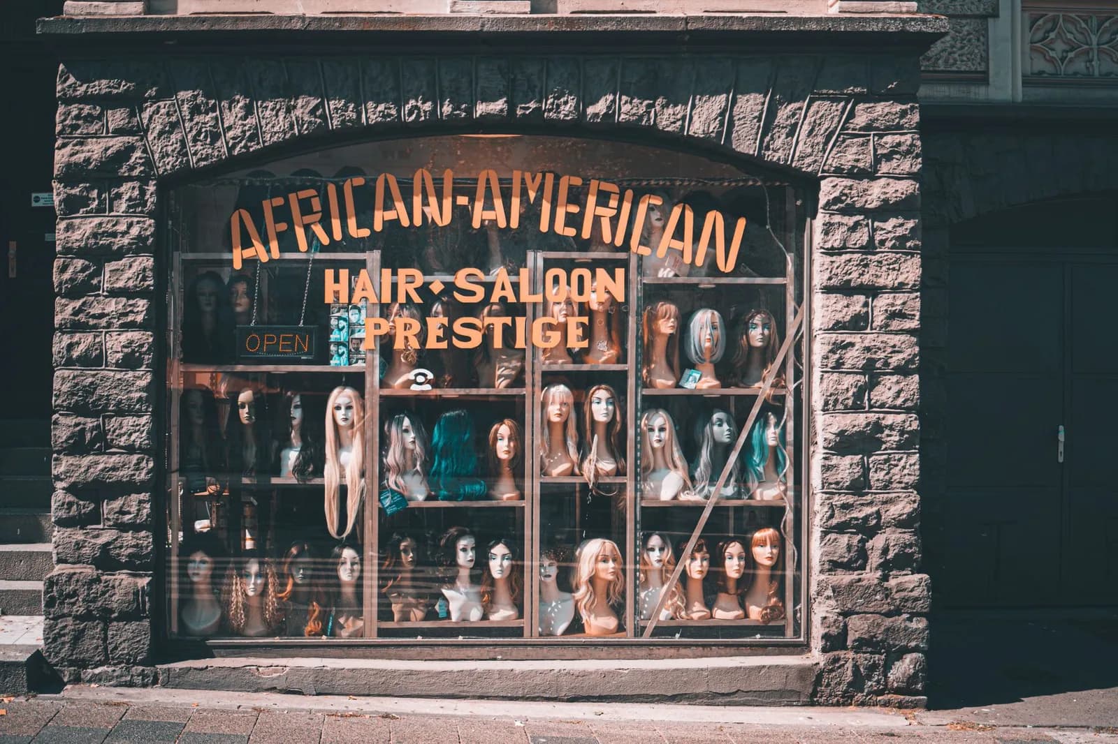 Business & Commerces